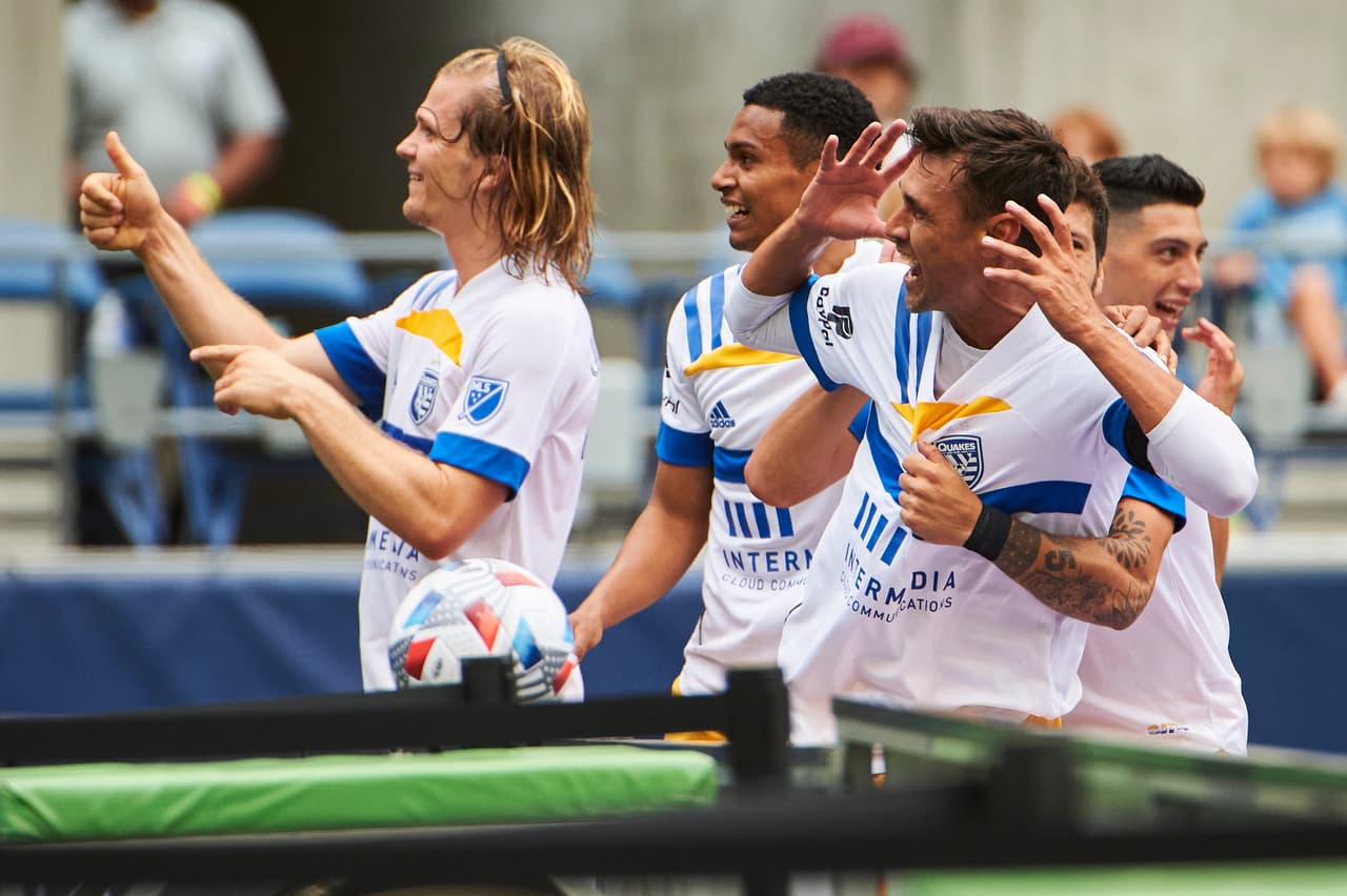 Los Quakes celebraron el triunfo a domicilio con ganas.
<br>