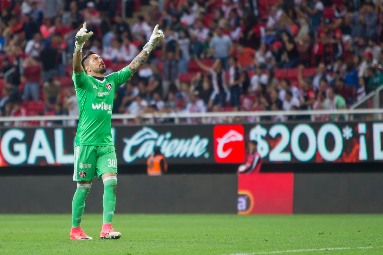 Action photo during the match Guadalajara vs Atlas corresponding 16th of the MX League of the Apertura 2017 Tournament. Foto de accion durante el partido Guadalajara vs Atlas, correspondiente a la Jornada 16 de la Liga MX del Torneo Apertura 2017, en Estadio Chivas en la foto: Miguel Fraga Atlas 04/11/2017/MEXSPORT/Cristian de Marchena