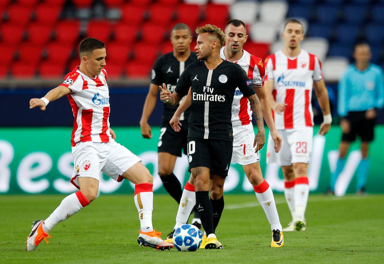 Antes de su primer gol, tuvo actitudes cuestionables y mucho más cuando el resultado estaba lejos de ser sel deseado para los locales.