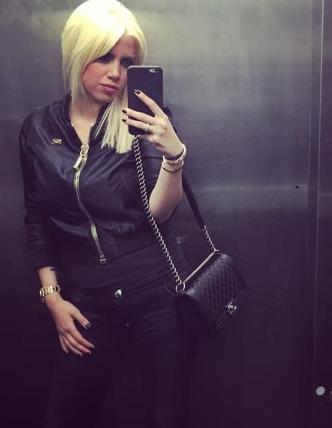 "Ella lo toma como un juego, haciéndome entrar en la casa de ella o llamándome cuando su marido está en la concentración", dijo López en una entrevista