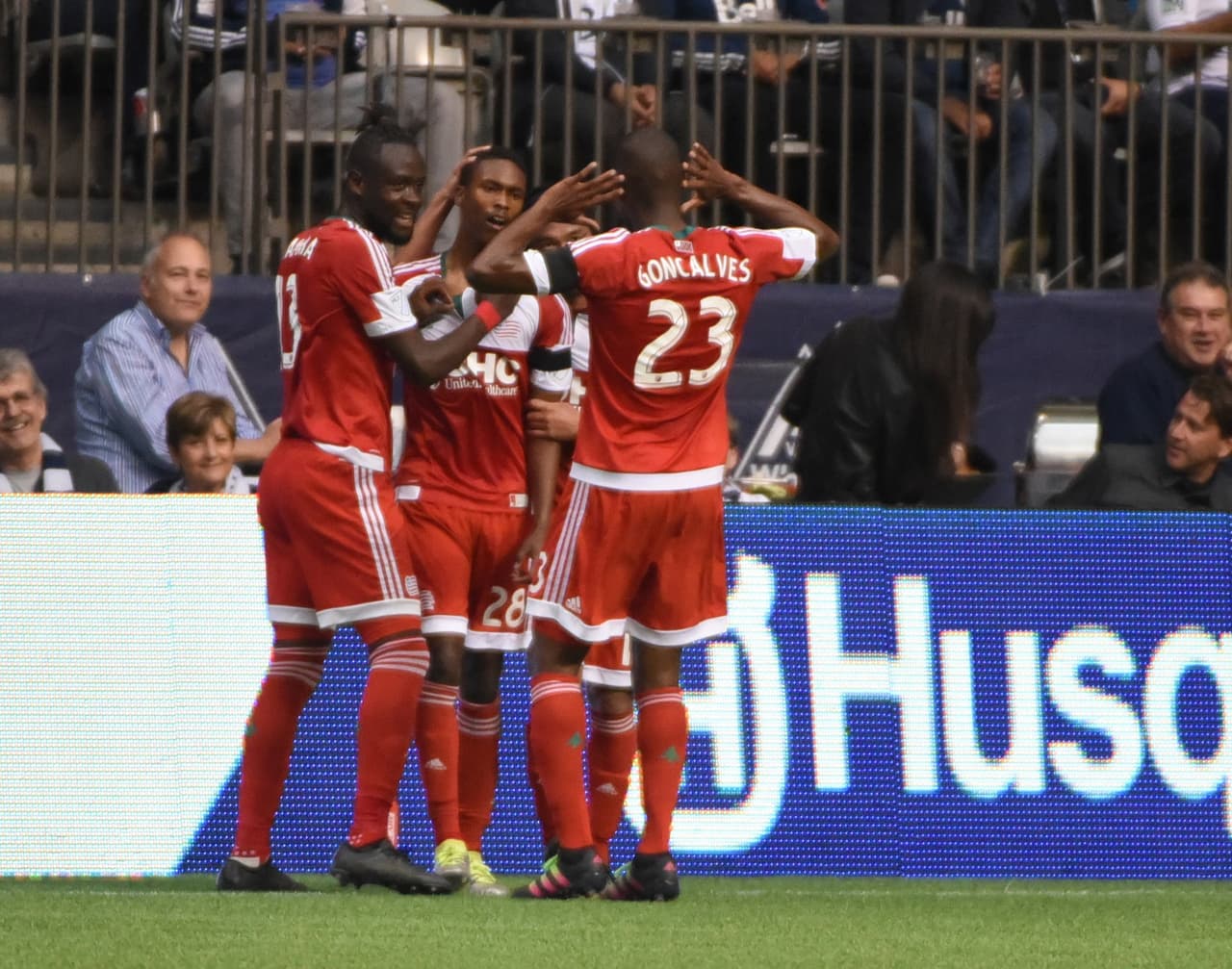London Woodberry celebra su gol ante Vancouver Whitecaps