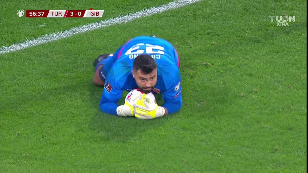 ¡TIRO ATAJADO! disparo por Burak Yilmaz.