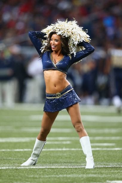 Sexys y bellos atributos de las cheerleaders de la NFL que no son nada invisibles a las miradas masculinas.