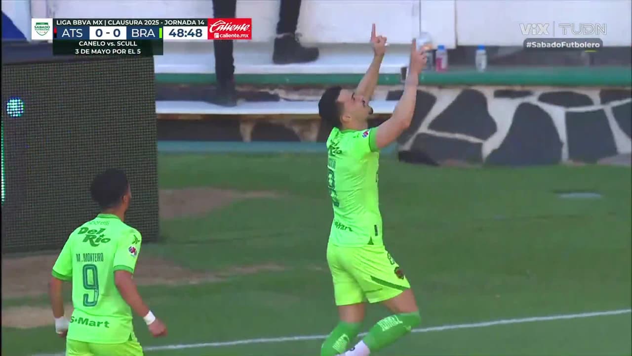 ¡Golazo de los Bravos! Guilherme saca un disparo desde fuera del área