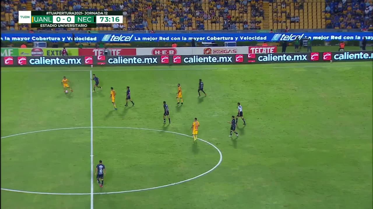 ¡TIRO ATAJADO! disparo por Leonardo Fernández.