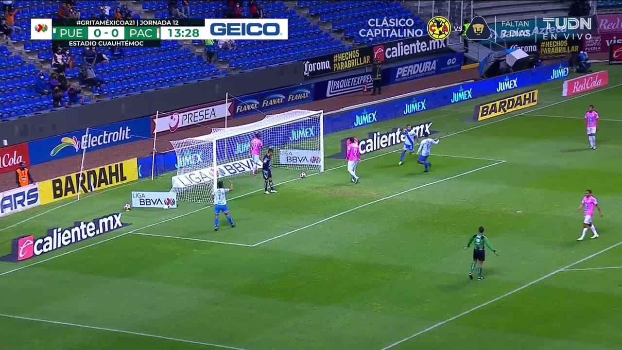 ¡GOL!  anota para Puebla. Amaury Escoto