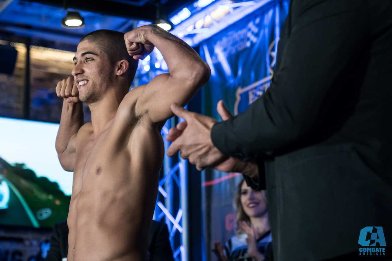 El Gimnasio de Nuevo León, Monterrey, vivió el inicio del Combate Américas II de este 2018 en el que la pelea antre Erik 'Goyito' Pérez y David 'DJ' Fuentes será la cereza de la noche. Los pesajes no tuvieron mayor sobresalto y ya está todo preparado para que en la noche del viernes los luchadores busquen la victoria.