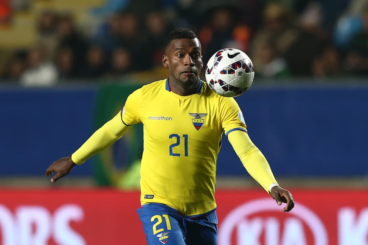 21 Gabriel Achilier – 6: Dio un gran partido en la zaga sin regalar un ápice de terreno a Jiménez y Vuoso hasta que se volvió loco en el segundo tiempo con la pelota parada y en la tercera el árbitro le marcó un penal cuando se 'montó' en Hugo Ayala. Su agresión casi ocasiona la reacción mexicana.