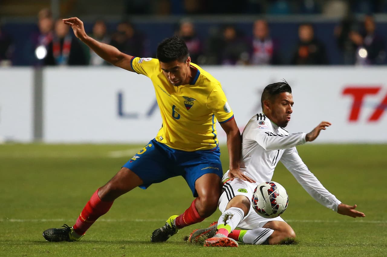 6 Christian Noboa – 8: Dejó ver la gran categoría que ha adquirido en el fútbol europeo haciendo ver mal a los atacantes mexicanos y robando balones por todo el ancho de la cancha.