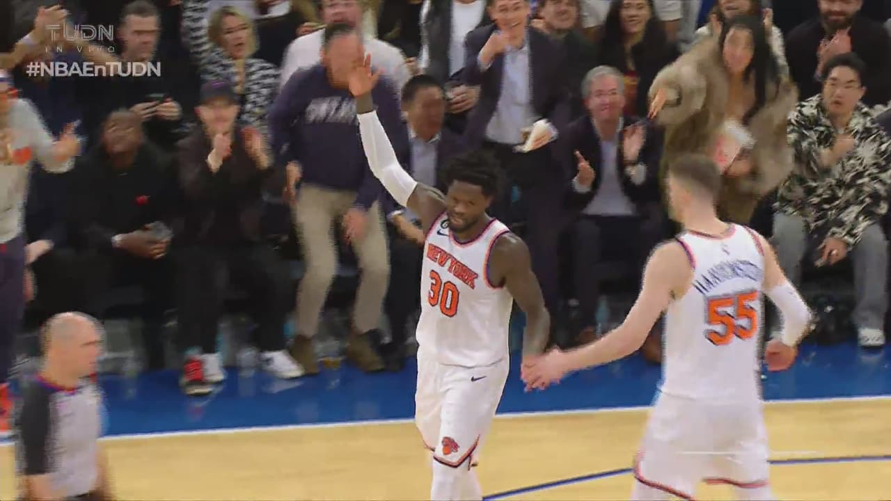 ¡Randle enciende el Madison! Lejano triple para cerrar el tercer cuarto