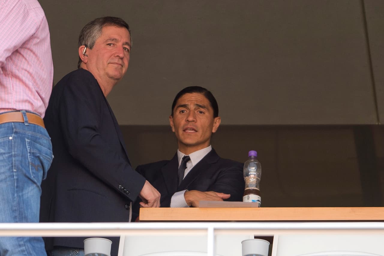 Como directivo aprendió mucho, pues logró comunicarse mejor y le quedó claro que hay funciones en cada equipo; aprendió mucho de Jorge Vergara, pues su relación fue muy sincera.