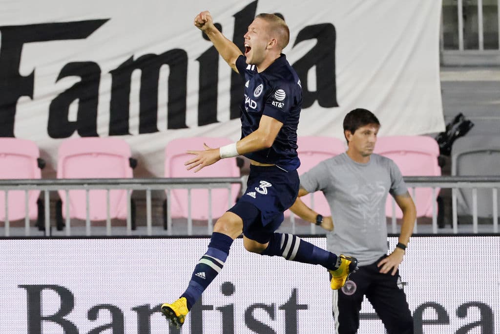 Mitrita abrió el marcador (4’), Morgan (27’, 38’) empató y dio la vuelta al juego. Tinnerholm volvió a emparejar los cartones y nuevamente Mitrita hizo gol al 43’.