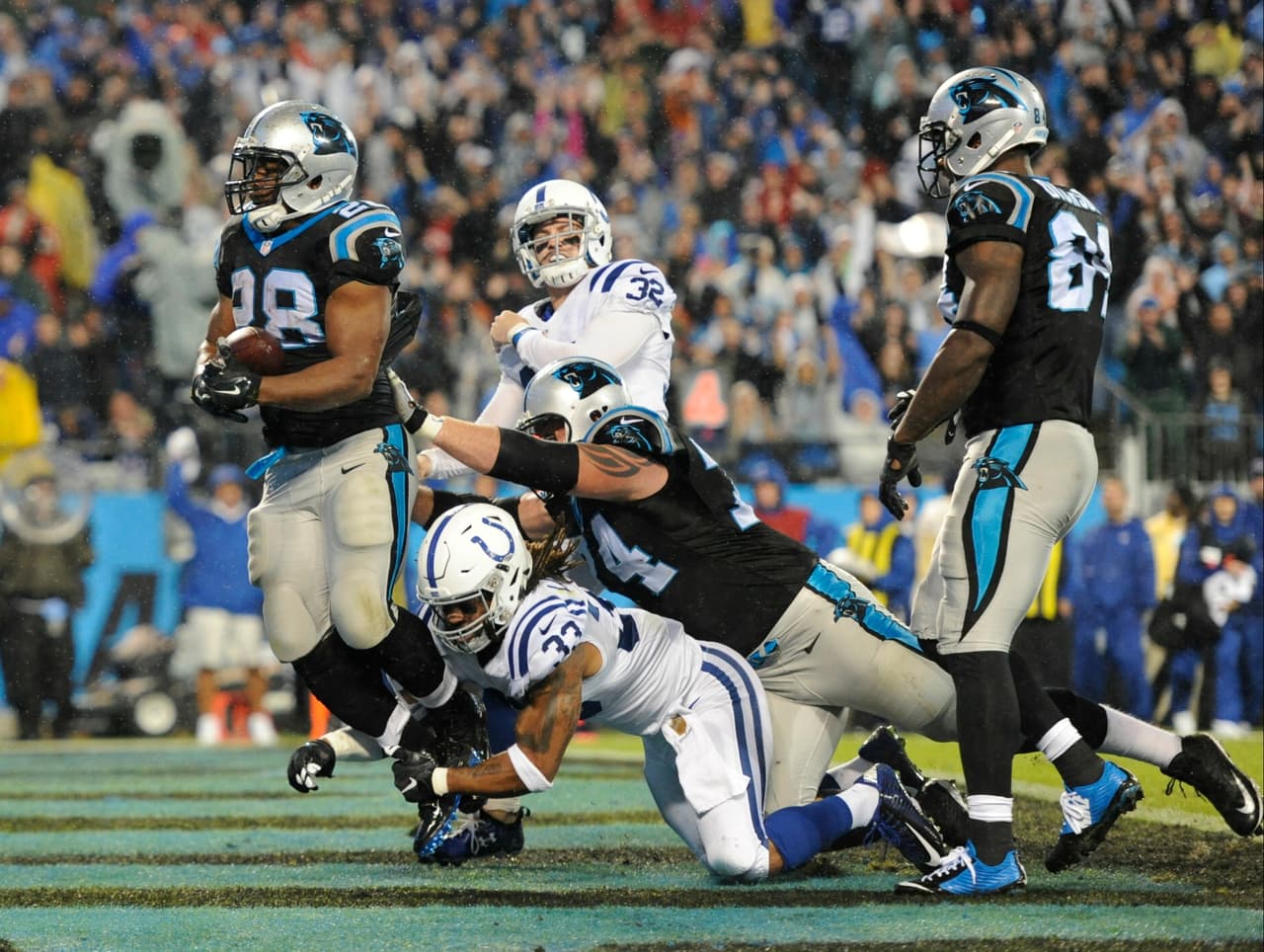 Emocionante partido que cerró la Semana 8 de la NFL donde los Panthers mantuvieron el invicto al derrotar, en tiempo extra, a los Colts por 29-26. ¡Checa las mejores tomas!