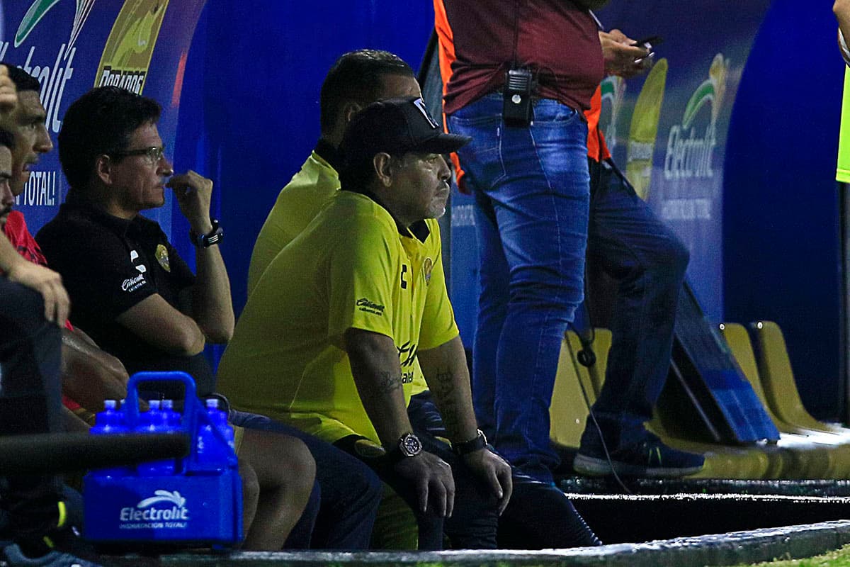 En el encuentro frente a Leones Negros, Dorados sufrió la expulsión de Pablo Meza al minuto 83.