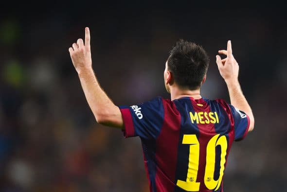 Messi es un crack en toda la extensión de la palabra pues cuando es regular es por mucho el mejor futbolista del planeta ya que cuenta con demasiadas cualidades: velocidad, inteligencia, genialidad, desequilibrio, definición, gambeta, mentalidad, técnica y viveza, con lo que deja muy detrás al resto de los jugadores profesionales.