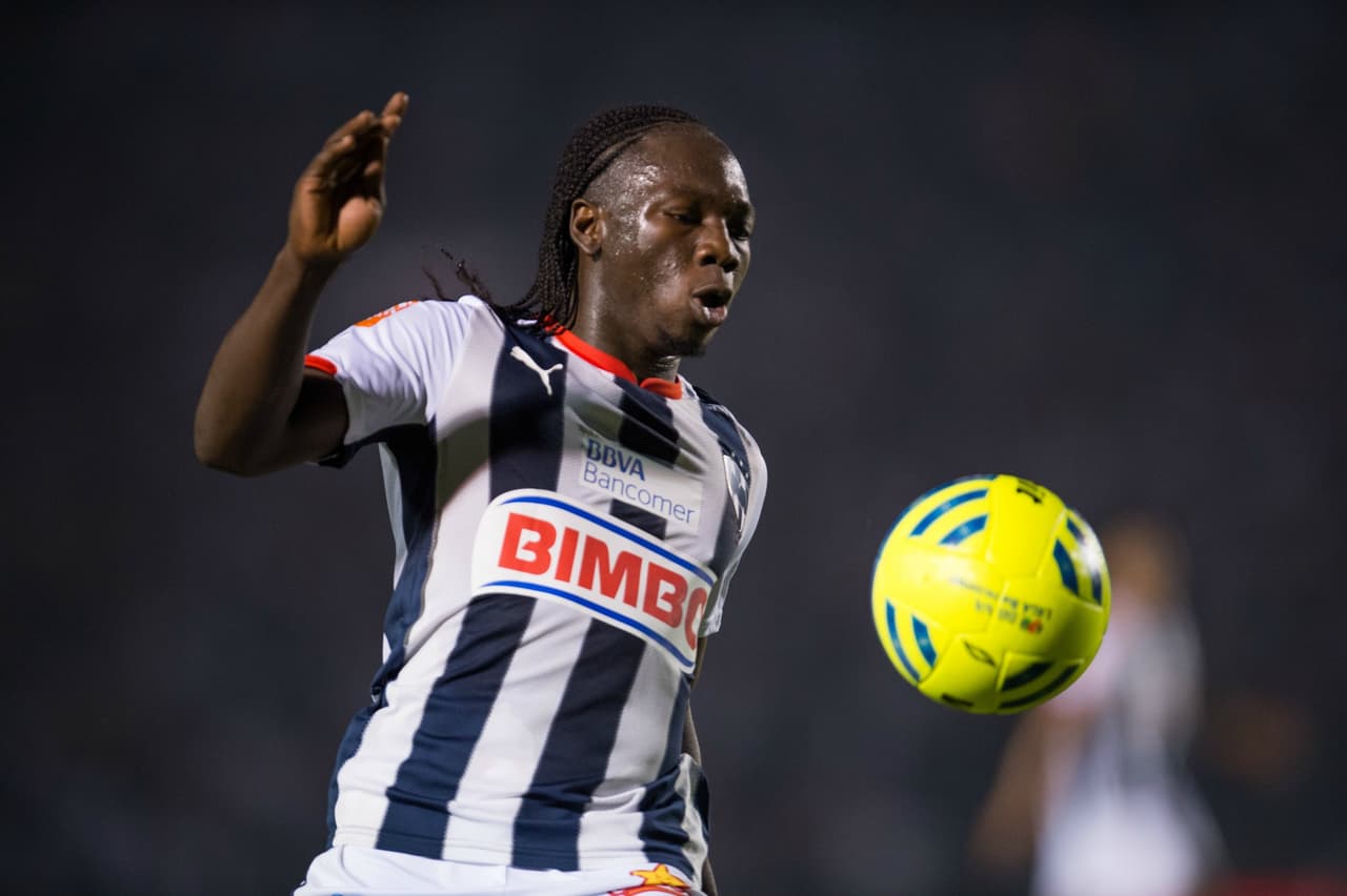 Yimmi Chará: El colombiano llegó de su tierra como goleador pero la pólvora del atacante se mojó en Monterrey, pues sólo logró un gol en un torneo. Estos números hicieron que su estancia en México fuera efímera.