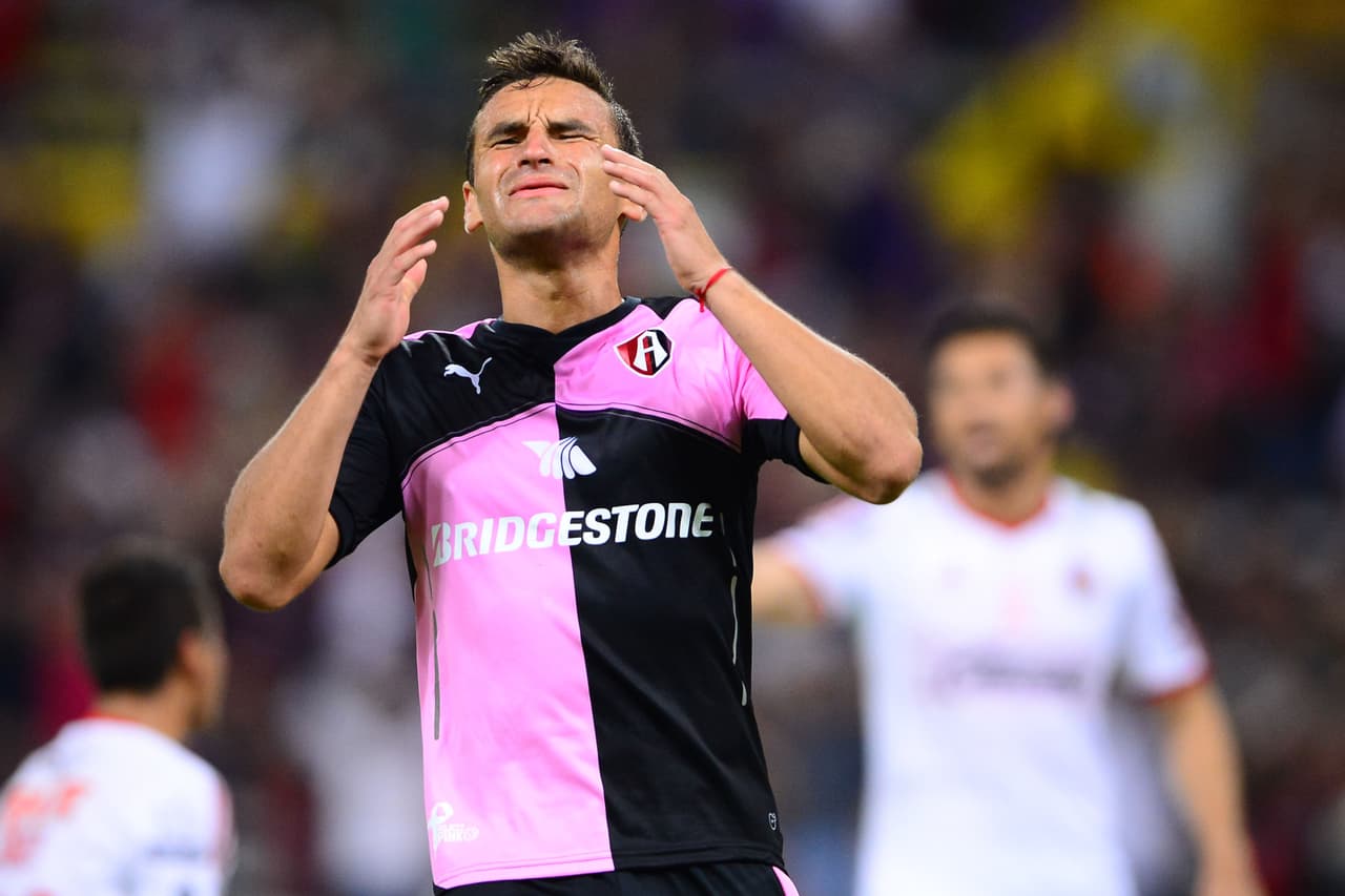 Gonzalo Bergessio: Arribó a México para solucionar la necesidad de goles con Atlas y no pudo con ésta responsabilidad. Anotó 1 gol en 15 juegos de Liga MX con los Zorros.