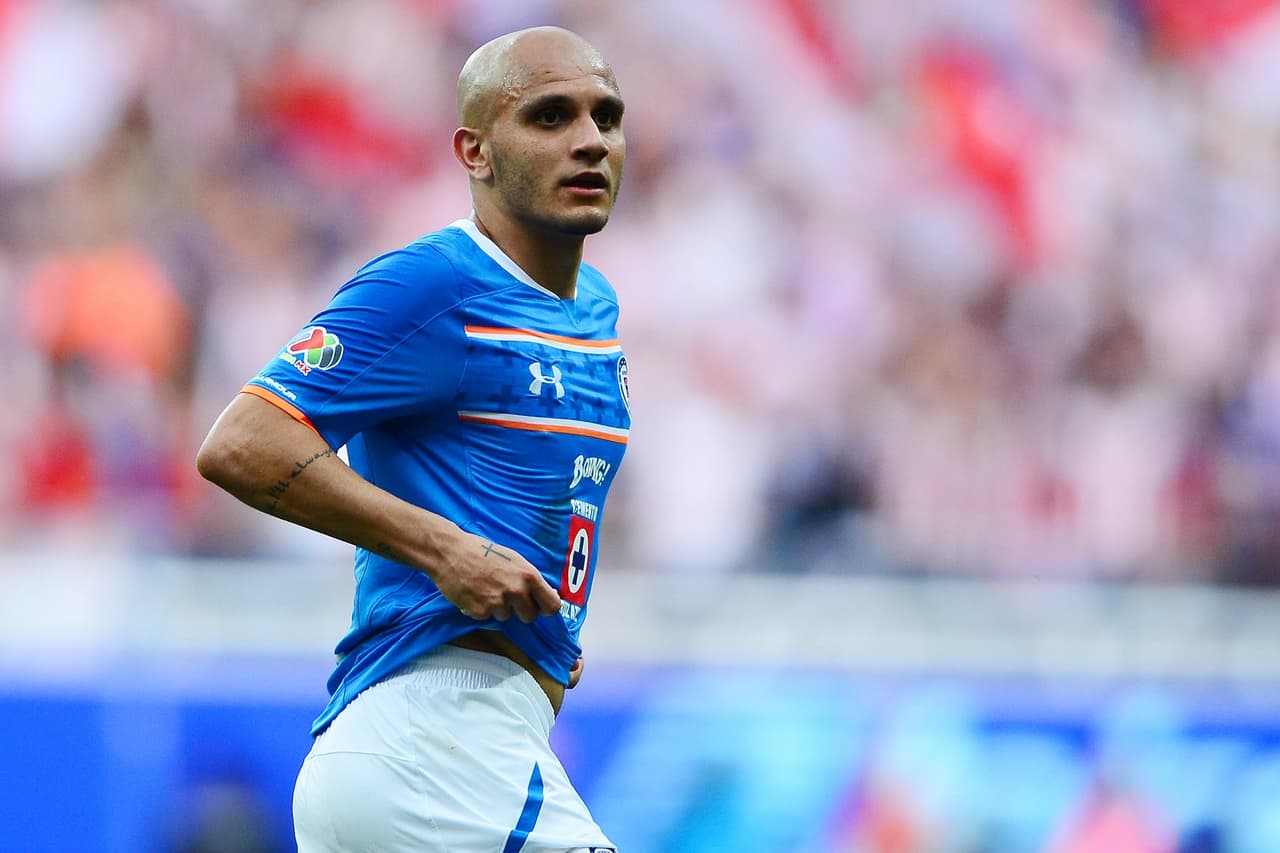 Edwin Hernandez: Luego de ser un inamovible en el León el jugador decidió probar suerte con las Chivas y terminó banqueado. El lateral con proyección ofensiva no logró encontrar su ritmo con los tapatíos en el último semestre pese a ser un refuerzo de lujo.