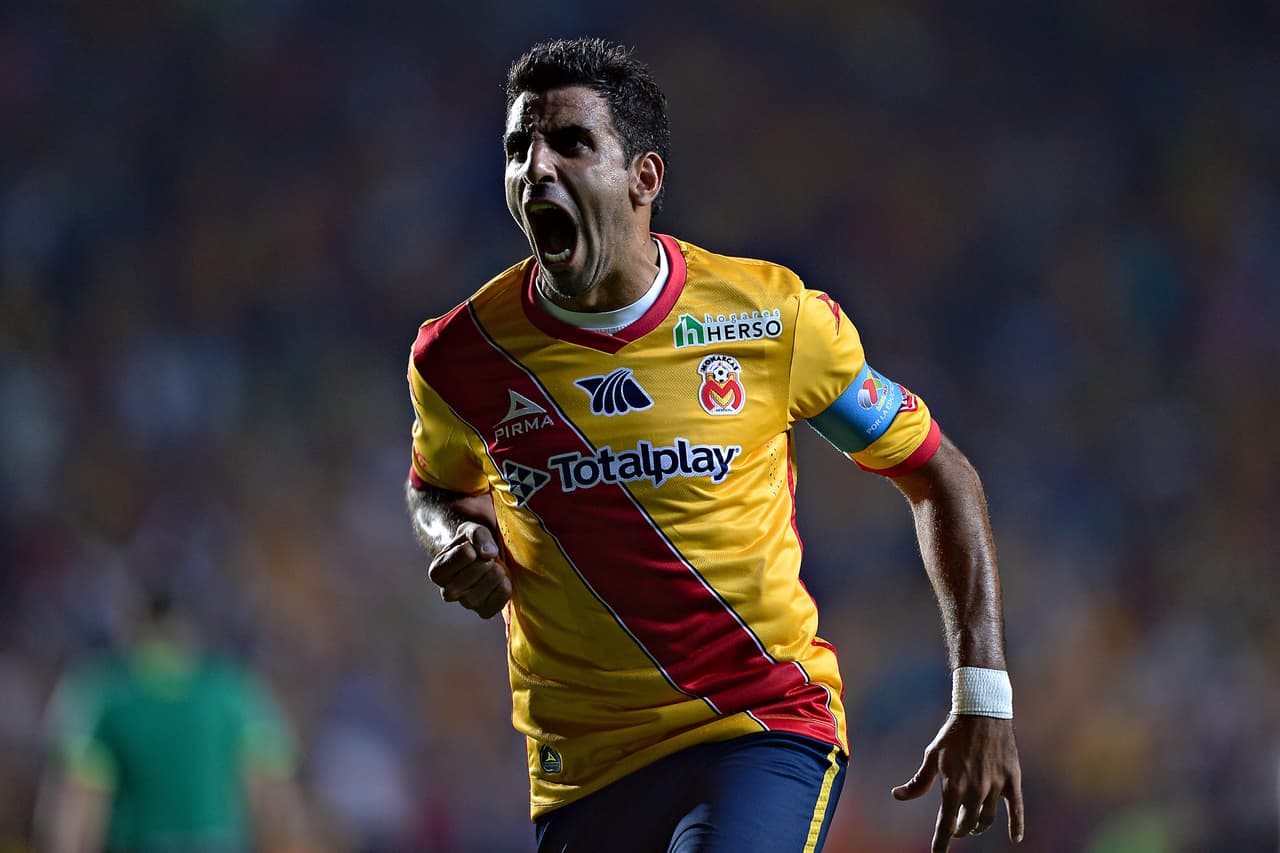 Christian Pellerano: De ser uno de los mejores centrocampistas en la Liga Mx pasó a ser una de las bombas en el draft de principio de año con América, pasó a ser transferido sin pena ni gloria a Morelia. En este año llamó más la atención por sus expulsiones que por su fútbol y goles.