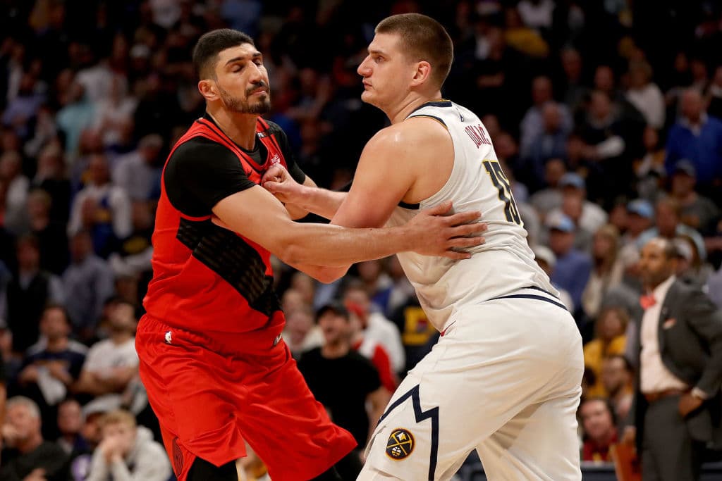 Los Portland Trail Blazers se impusieron 97-90 a los Denver Nuggets en Pepsi Center este miércoles y la serie de segunda ronda de Playoffs de la Conferencia del Oeste se iguala a un triunfo por bando. Estas son las mejores imágenes del Juego 2 de esta contienda.