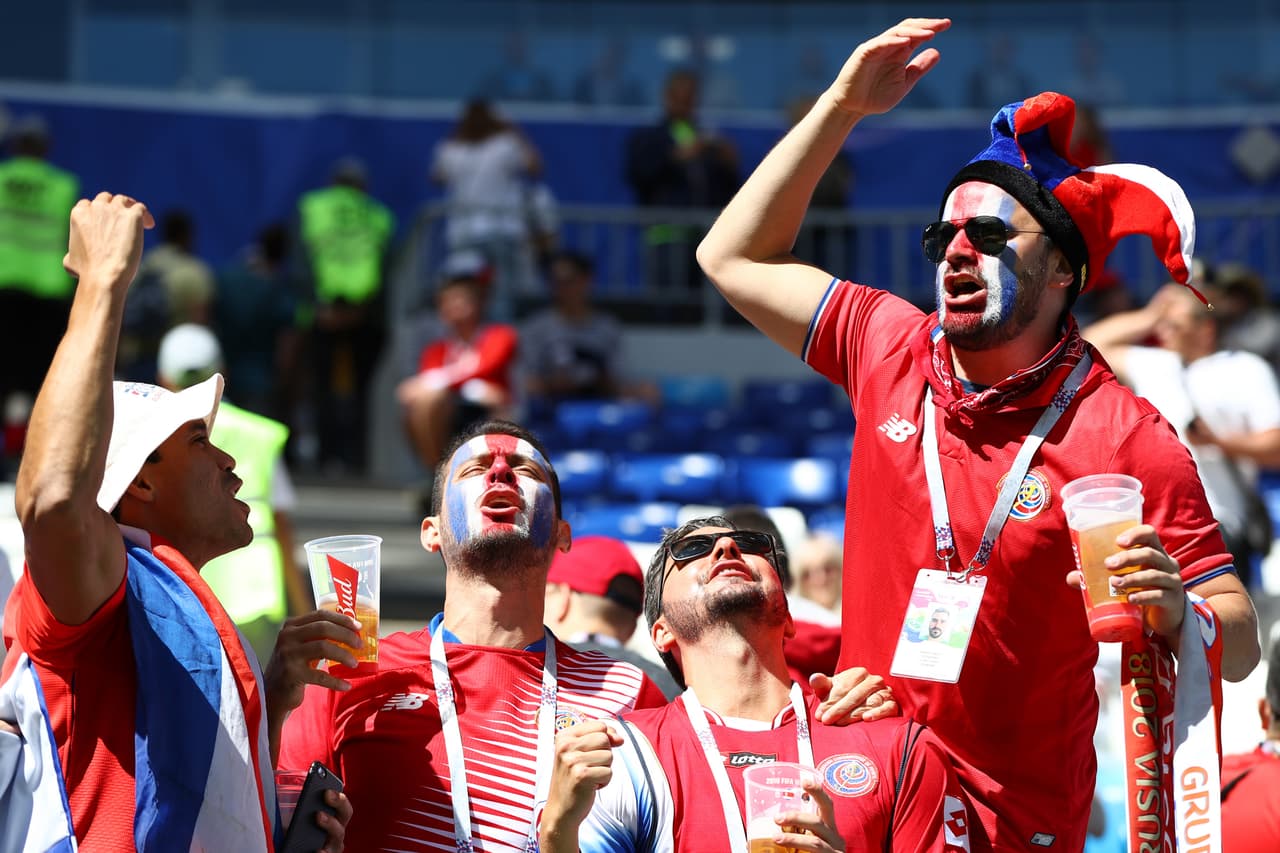Los seguidores de Costa Rica y de Serbia encendieron con su alegría desde afuera de las canchas el arranque del grupo E del Mundial de Rusia 2018 en Samara, donde empieza la competencia.