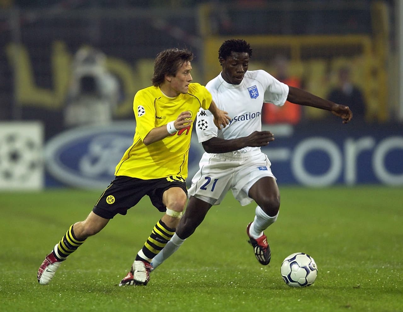 El 'Mozart del Fútbol': Tomas Rosicky jugando para el Borussia Dortmund.