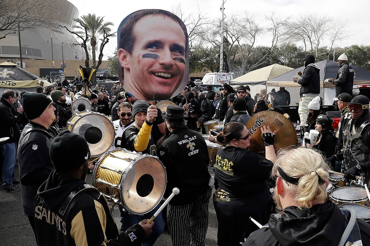 Drew Brees es el héroe de la ciudad y por eso el apoyo que le profesan los fanáticos de los Saints.
