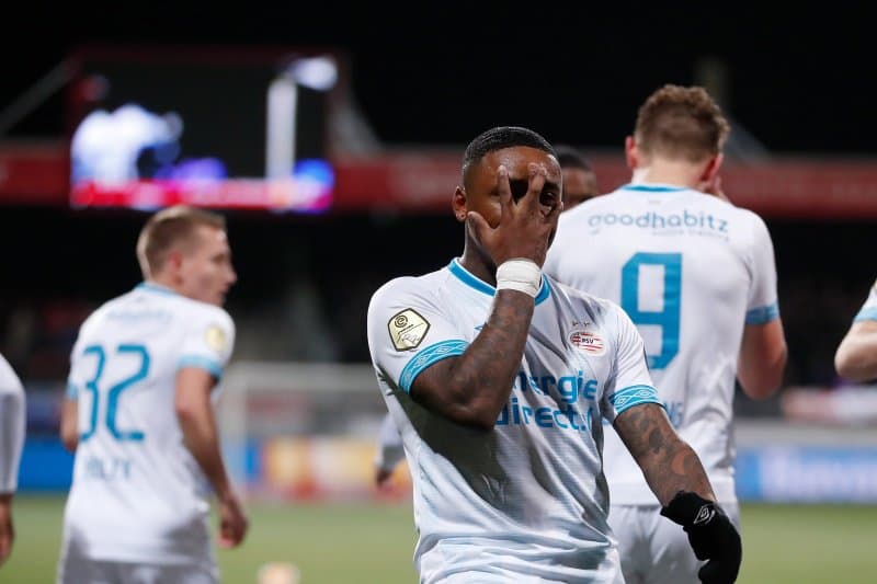 El 2-0, de nuevo obra de Steven Bergjwin (centro) fue en el segundo tiempo, al minuto 54.