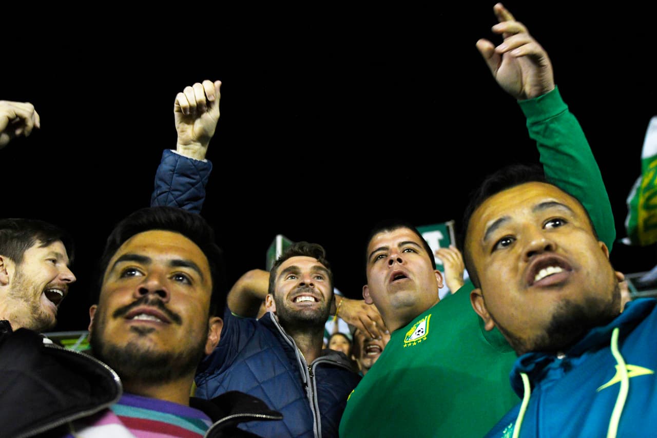 El delantero se arregló con el Corinthians de Brasil y no seguirá más en la Liga MX y con los Esmeraldas pero tuvo una despedida cercana con sus seguidores.