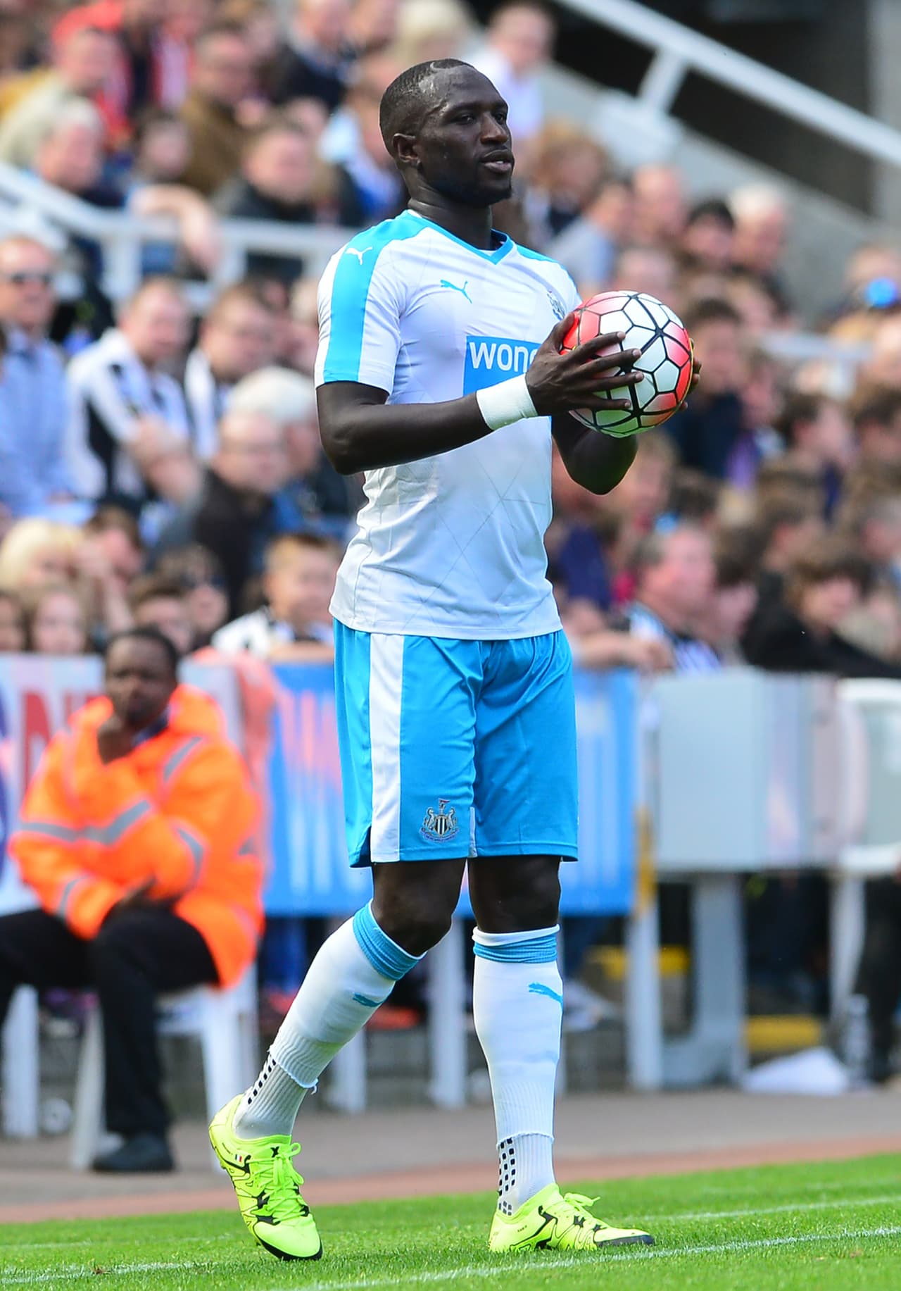 El mediocampista francés Moussa Sissoko tuvo un gran año con el Newcastle y por ello Liverpool y Manchester City mantienen un reñido duelo para hacerse con sus servicios según relata el 'Daily Star'.