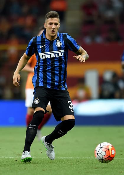 El Inter de Milán anunció el viernes el fichaje del delantero montenegrino Stevan Jovetic, procedente del Manchester City y que militará en el conjunto neroazzurro hasta el 30 de junio de 2019.