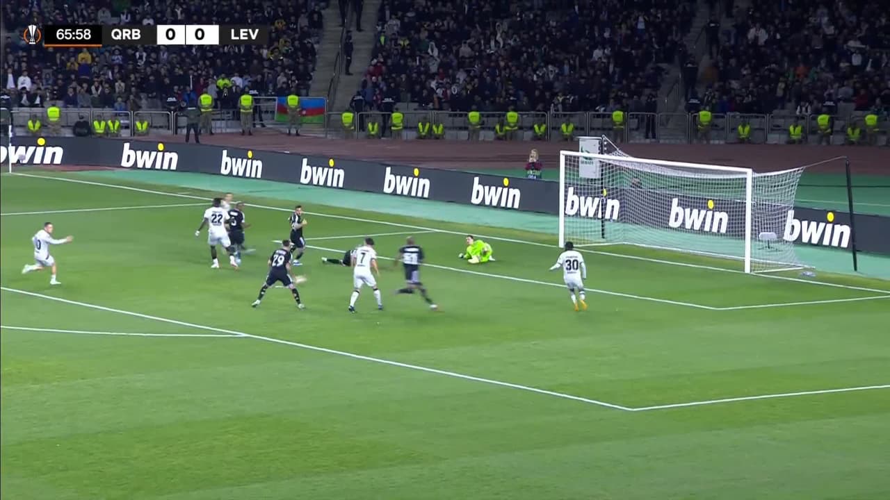 ¡TIRO ATAJADO! disparo por Victor Boniface.