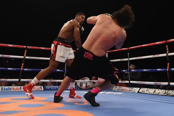 Anthony Joshua liquidó a Raphael Zambrano y sigue sumando KO's a su resume.