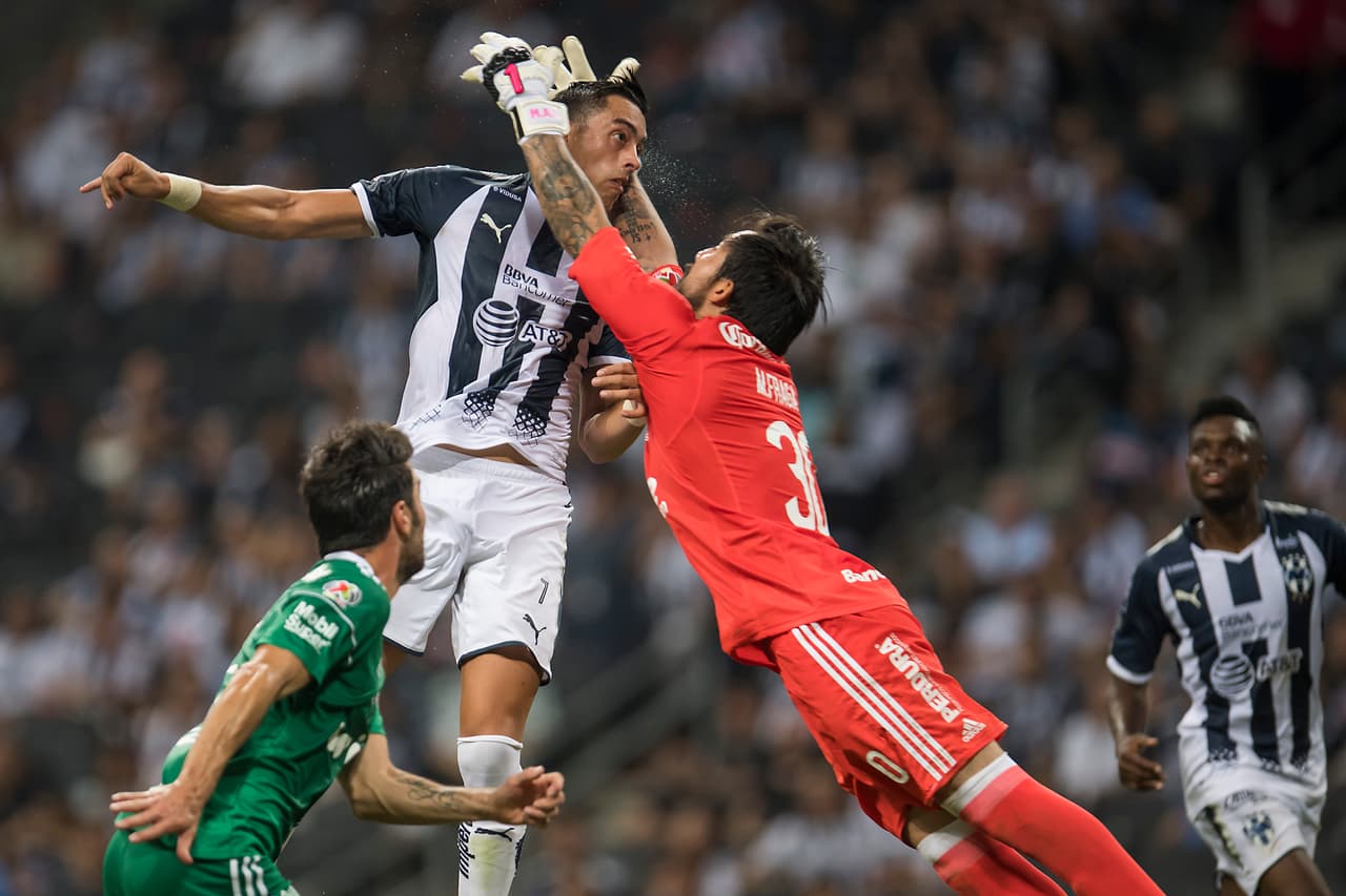 Gracias a su estatura, el delantero saca ventaja en el juego aéreo para ser un punto imprtante con Monterrey.