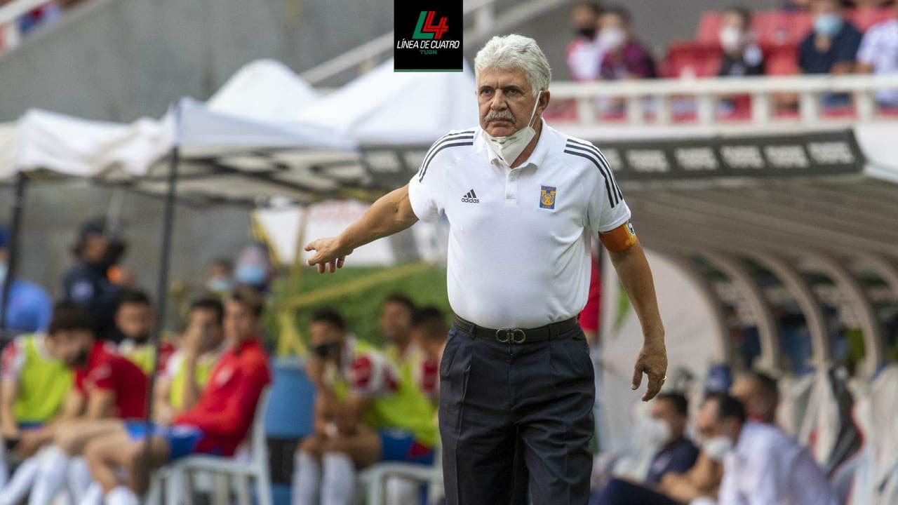 Ricardo Peláez charló con Tuca al final del Chivas-Tigres