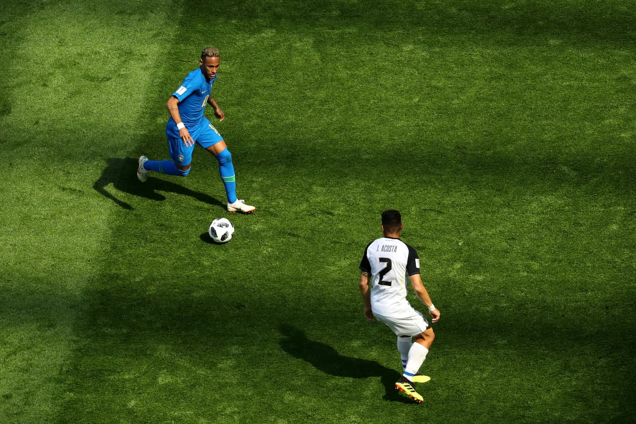 Neymar era el que lideraba sin mayor éxito a un equipo brasileño que en el primer juego empató.