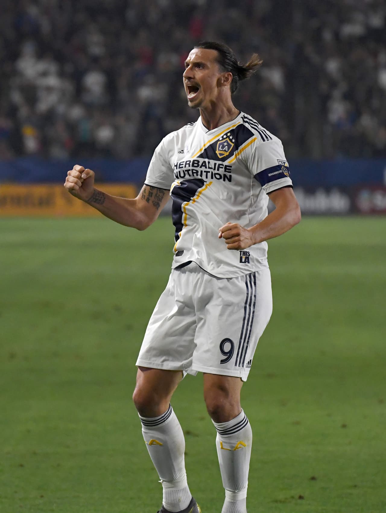 Zlatan Ibrahimovic vuelve a ocupar el centro de la escena luego de ser el autor de los tres goles con los que LA Galaxy superó por 3-2 a LAFC en el clásico angelino.