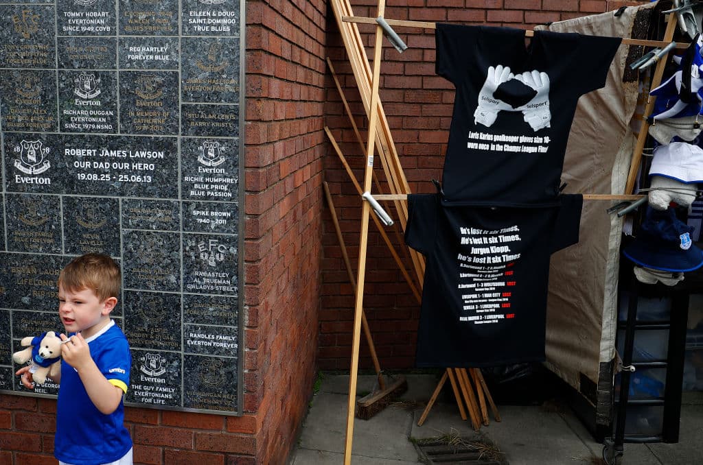 Las burlas, incluso estampadas en playeras, se convertían en la forma para entender la realidad del arquero alemán.