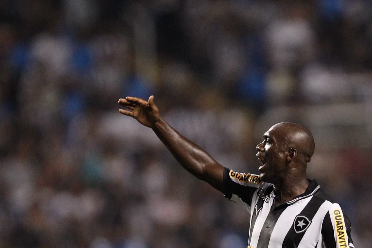 Después de su brillante trayectoria, decidió partir a Sudamérica, a la liga de Brasil en el club Botafogo, donde jugó por dos años hasta anunciar su retiro.