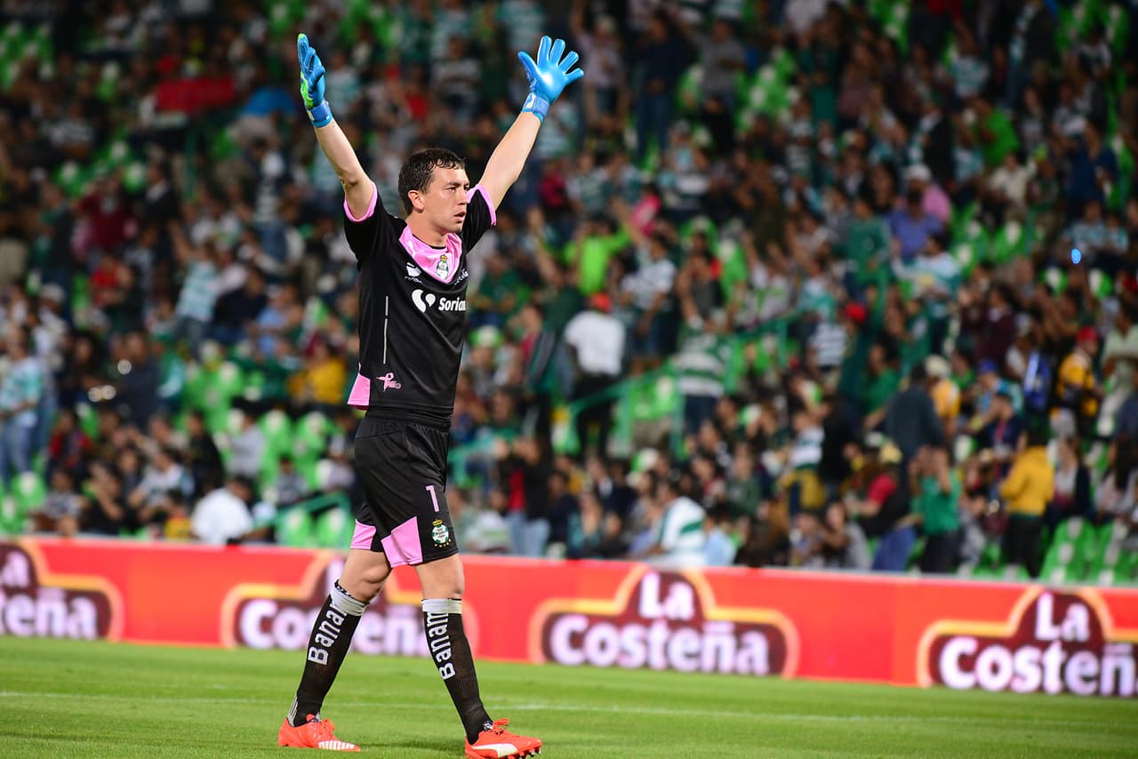 Agustín Marchesín.- El arquero de Santos hizo todo lo que pudo en el partido contra el León, a pesar de que cayeron los de la Comarca Lagunera, Marchesín logró detenerle un penal a Elías Hernández.