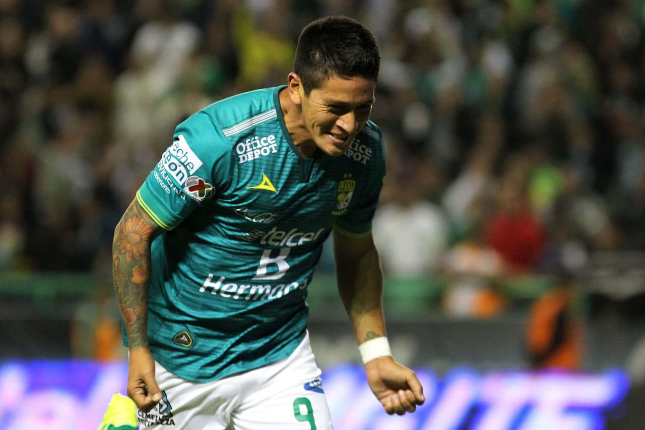 Germán Cano.- El jugador de los Verde Esmeraldas anotó los dos goles a favor del León en el partido en contra de Santos en la primer fecha del torneo.