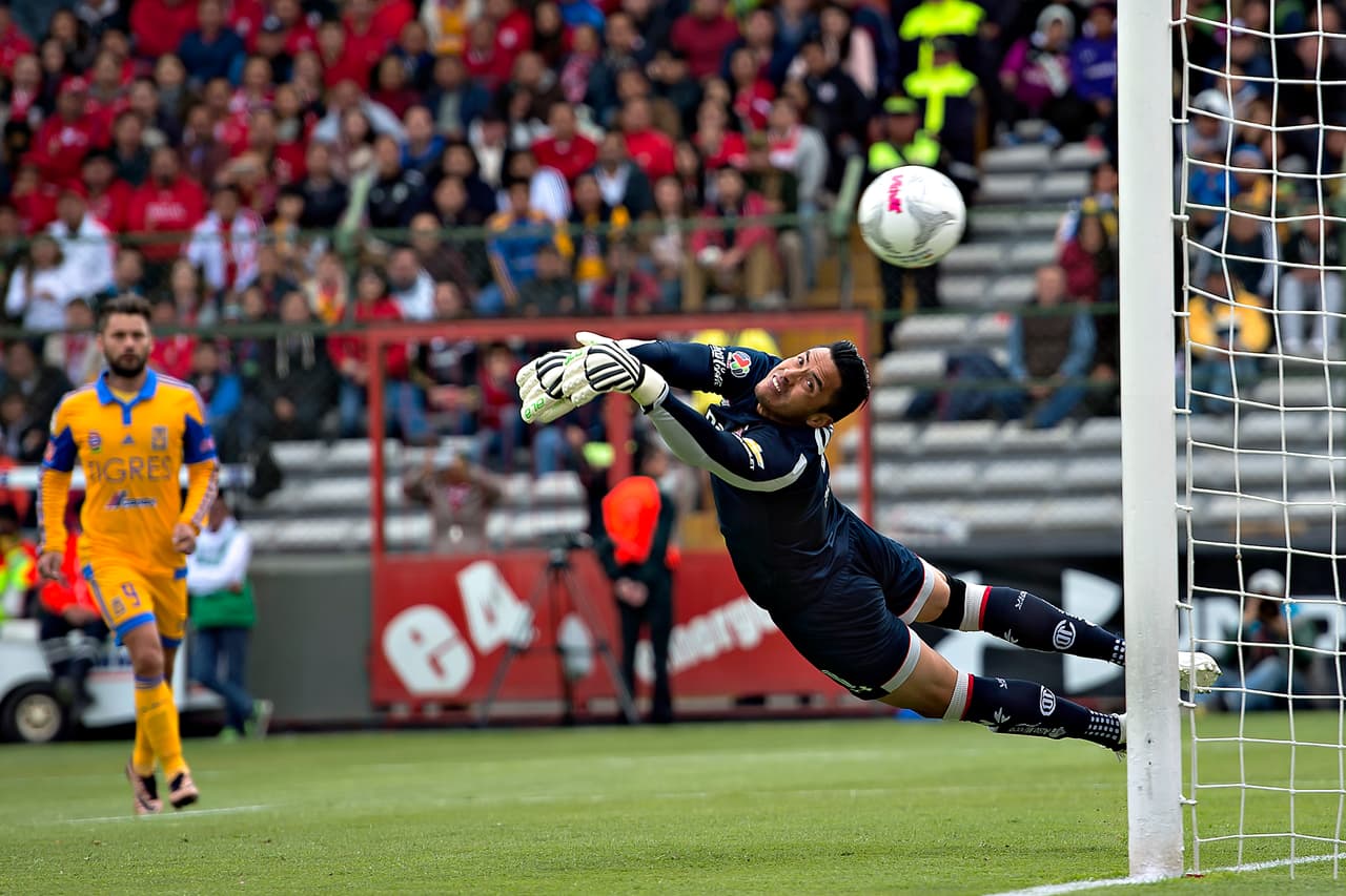 Alfredo Talavera.- El arquero de los Diablos fue pieza fundamental en la victoria del Toluca en casa ante los Campeones del Apertura 2015, el portero atajó todos los tiros que sus rivales hacían en busca del gol del empate.