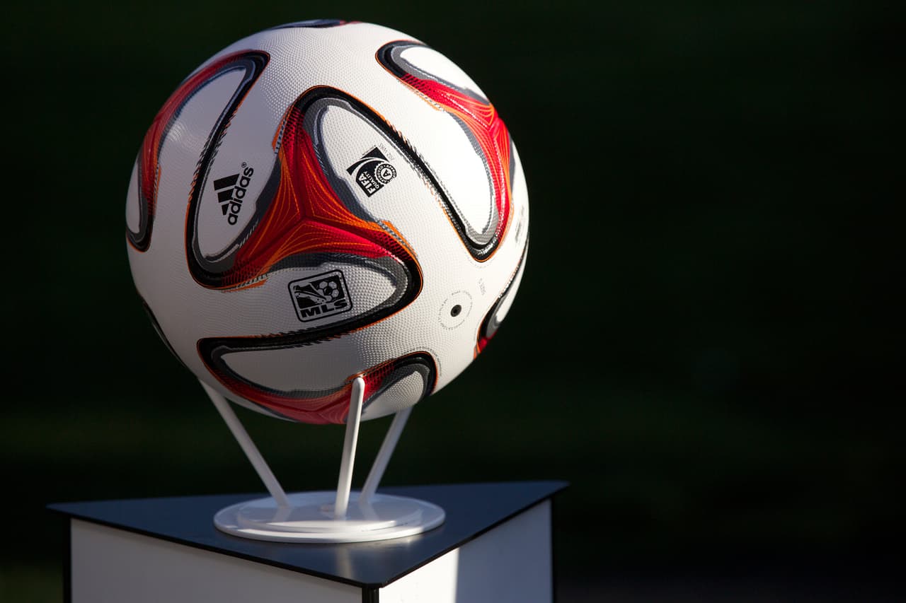 En 2014 se jugó el Mundial de la FIFA en Brasil. El balón oficial de esa cita internacional se llamó 'Brazuca', y esta es la versión para MLS.