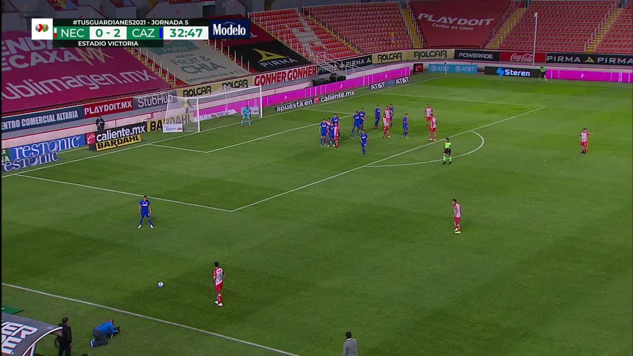 ¡TIRO ATAJADO! disparo por Idekel Domínguez.