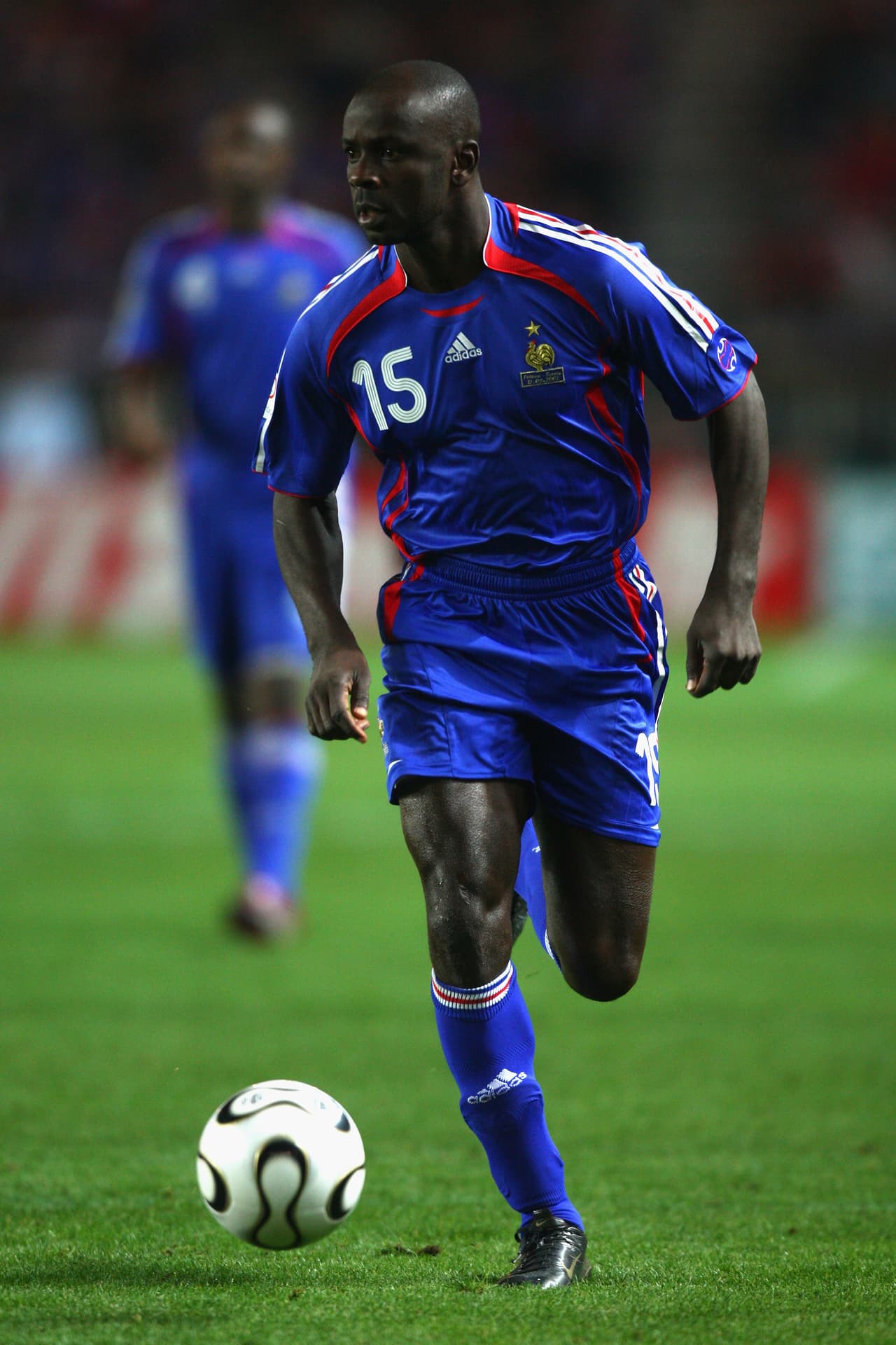 18) El campeón mundial en Francia 1998, Lilian Thuram, pasó de la Juventus al Barcelona en 2006 por 41.5 millones.