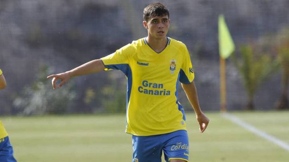 <b>Pedri (17 años)</b>
<br>Club actual: Las Palmas
<br>Nuevo club: FC Barcelona
<br>Costo de la transacción: 6,5 millones de euros