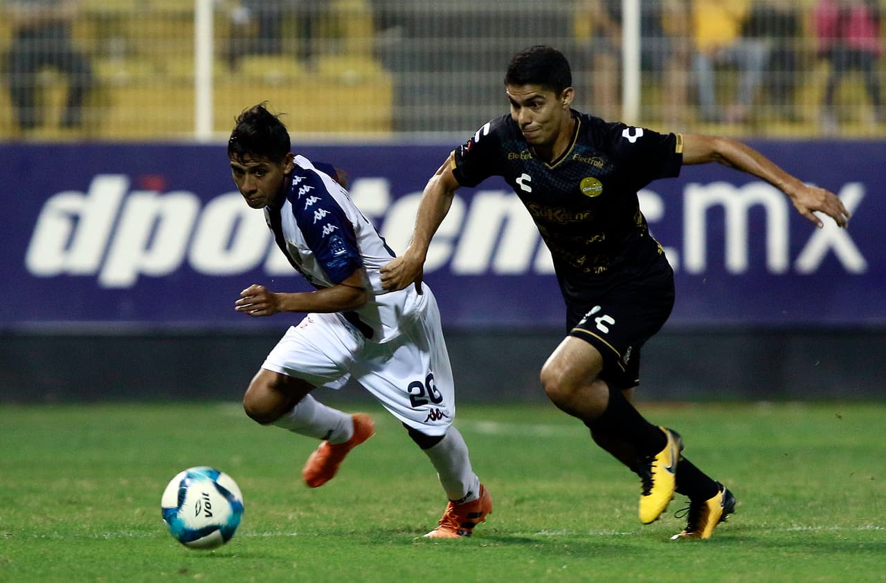 Culiacán, Sinaloa, 16 de febrero de 2019. Jhory Celaya y Diego Barbosa, durante el juego de la jornada 7 del torneo Clausura 2019 de la Liga de Ascenso Bancomer MX, entre Dorados de Sinaloa y Potros de Hiero del Atlante, celebrado en el estadio Banorte. Foto: Imago7/Roberto Armenta