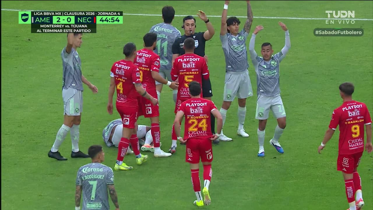 ¡Tarjeta Roja! Kevin Gutiérrez recibe la segunda amarilla y se va del juego.