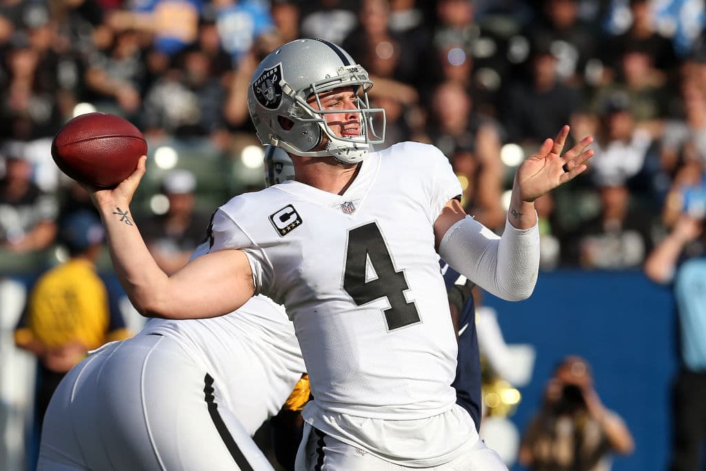 11)
<b>Derek Carr, Oakland Raiders. </b>Es el segundo quarterback mejor pagado en la NFL, luego de una mala campaña en 2017 y lo que mostró en 2016, se le va a exigir que rinda como hace dos temporadas.