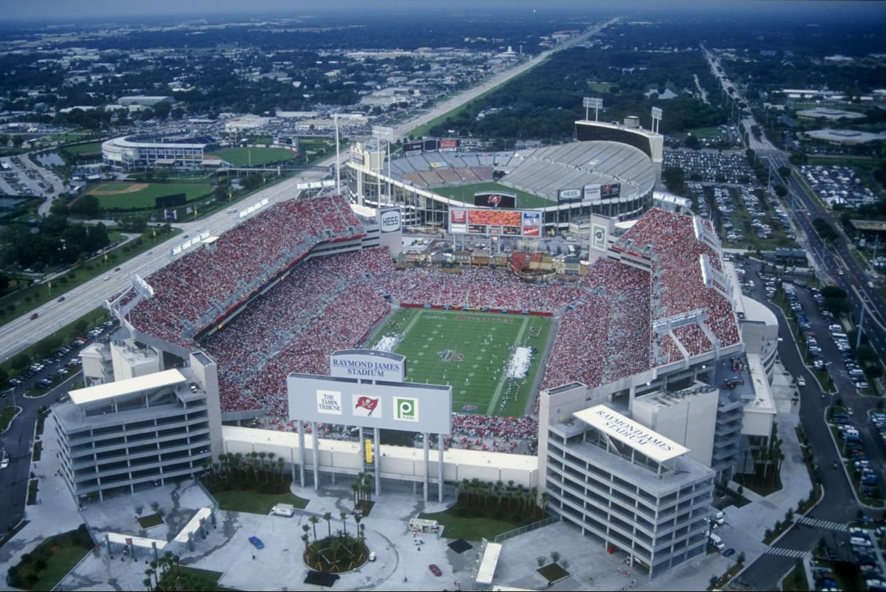 Fue inaugurado en 1998 y, durante un año, estuvo junto al Tampa Stadium 'The Big Sombrero', antigua casa de los Bucaneros de la NFL. El sombrero fue demolido.
